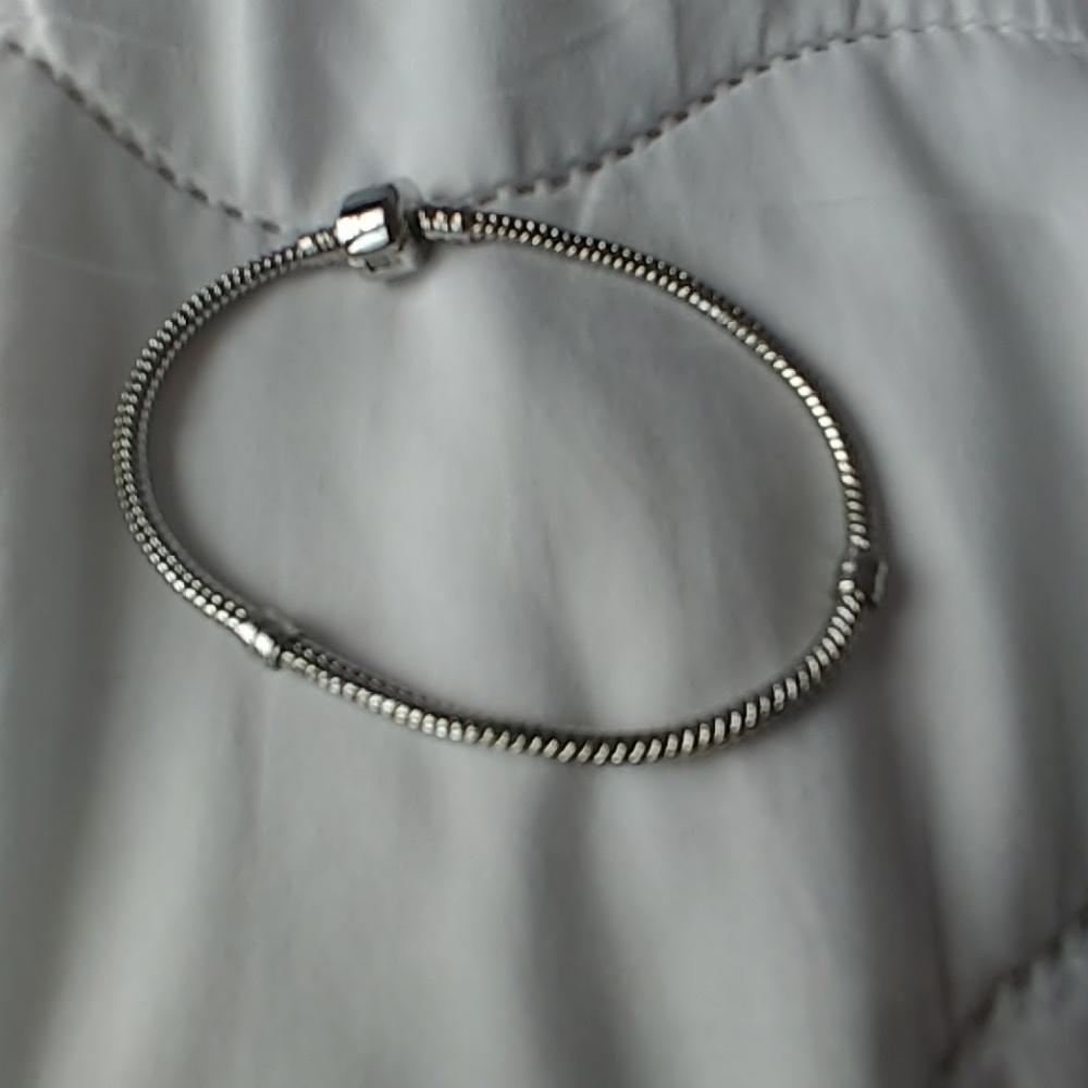 Sliver clasp bracelet